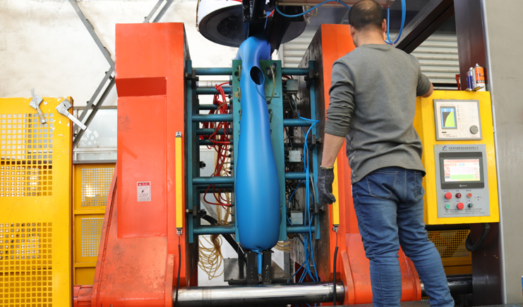 曝光！吹塑托盤生產(chǎn)廠家生產(chǎn)過程竟是如此！