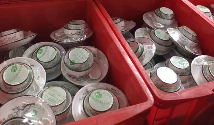 餐飲行業(yè)難?餐具周轉(zhuǎn)箱生產(chǎn)廠家來助攻