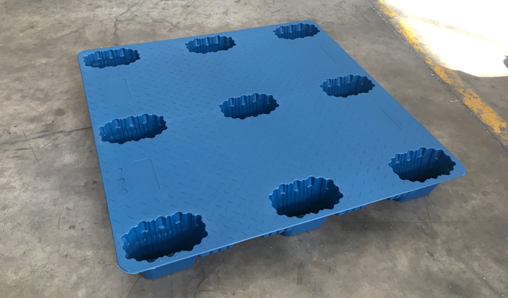 是吹塑托盤提不動刀了嗎？還是小哥你太飄了？