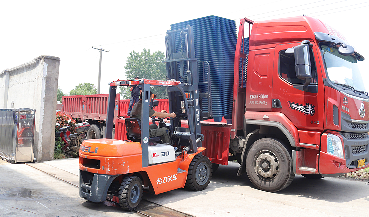 九腳吹塑托盤為何標(biāo)準(zhǔn)化?你要的原因在這里